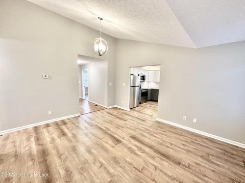 114 E Aulbern Dr, Mount Washington, KY 40047 photo 7