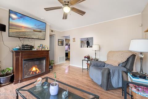 9816 Titan Dr, Louisville, KY 40229