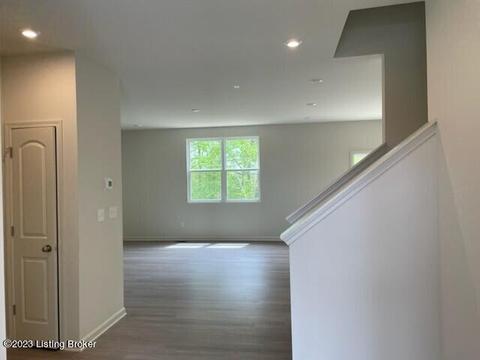 5004 White Pine Ln, La Grange, KY 40031