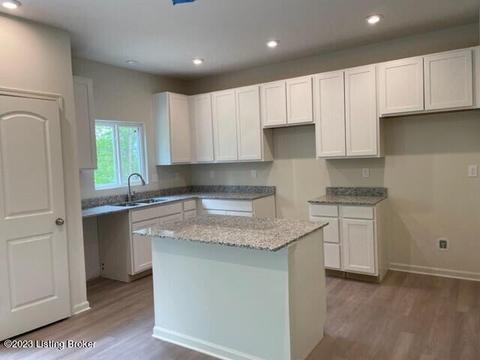 5004 White Pine Ln, La Grange, KY 40031 photo 2