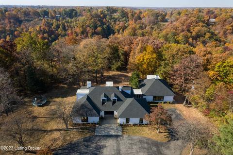3008 Chalet Dr, Floyds Knobs, IN 47119