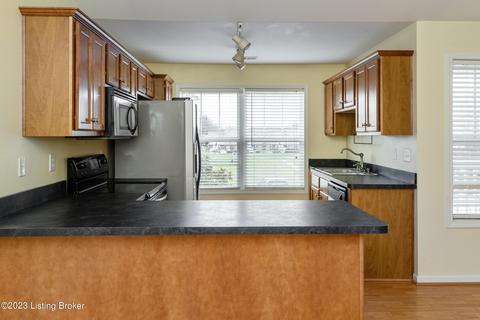 3802 Falcon Crest Dr #230, Louisville, KY 40219