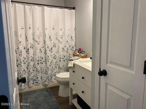 4929 Wheatley Ct, Louisville, KY 40218