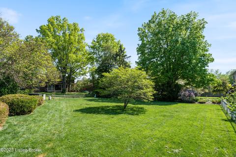 8308 Nottingham Pkwy, Louisville, KY 40222