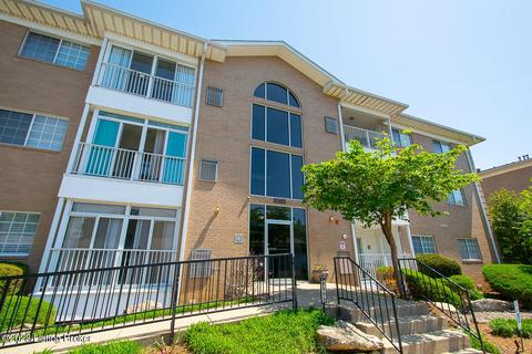 8503 Atrium Dr #204, Louisville, KY 40220