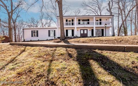 9108 Lakeridge Dr, Louisville, KY 40272