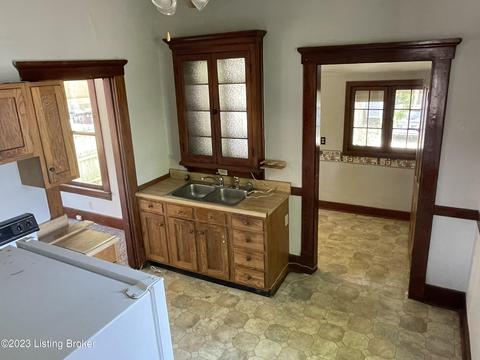 1933 Wrocklage Ave, Louisville, KY 40205