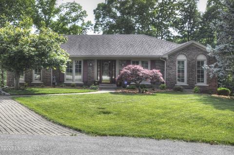 8218 Twin Lakes Ct, Louisville, KY 40214