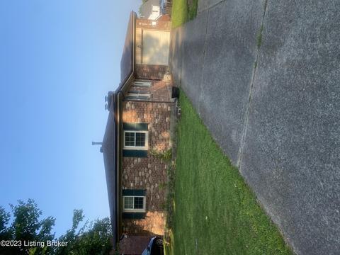 8211 Delido Rd, Louisville, KY 40219