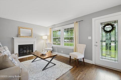 215 N Hubbards Ln, Louisville, KY 40207