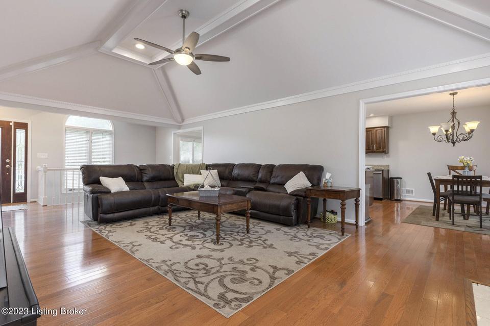  702 Sentry Way, Louisville, KY 40223 photo 8