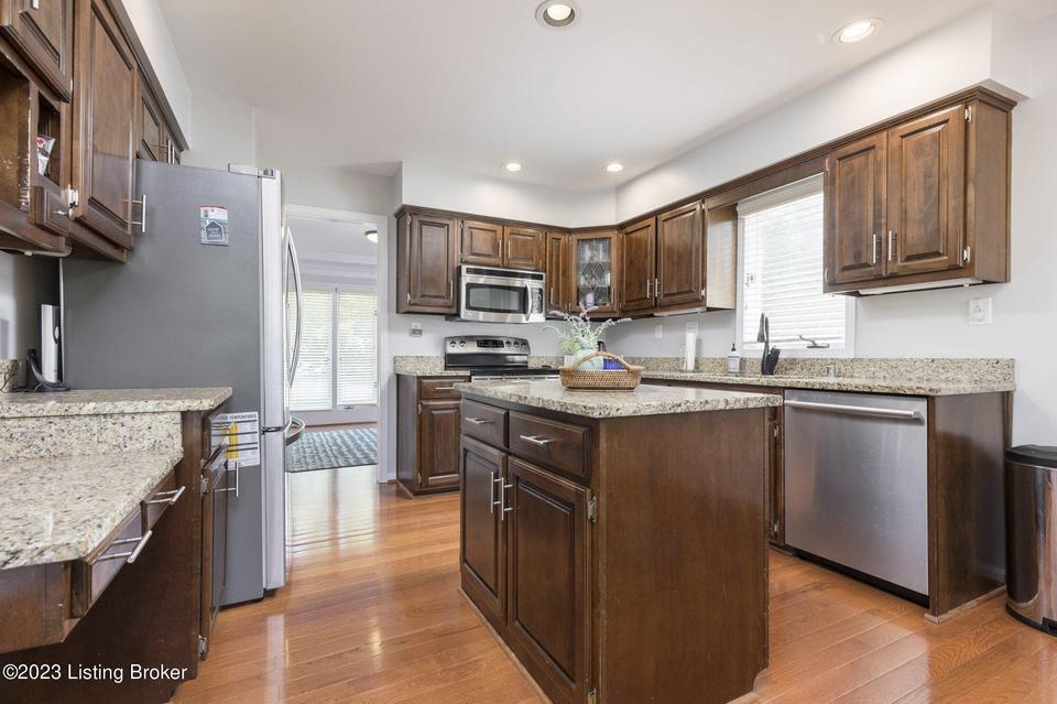 702 Sentry Way, Louisville, KY 40223 photo 14