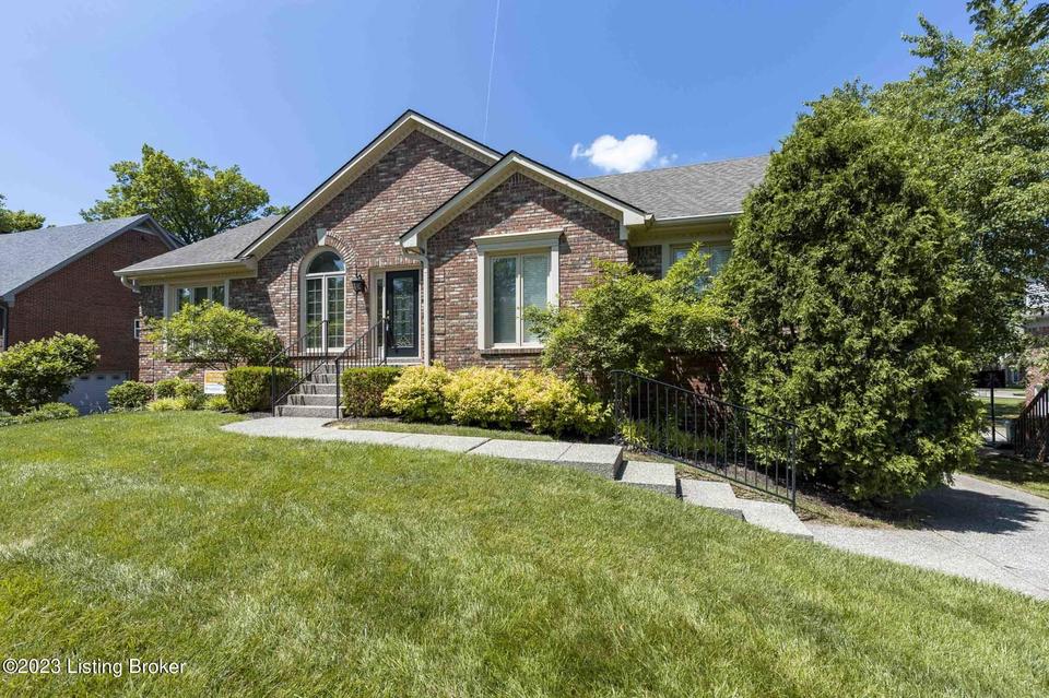  702 Sentry Way, Louisville, KY 40223 photo 2
