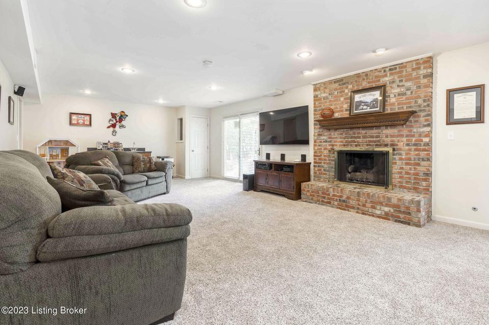  702 Sentry Way, Louisville, KY 40223 photo 33
