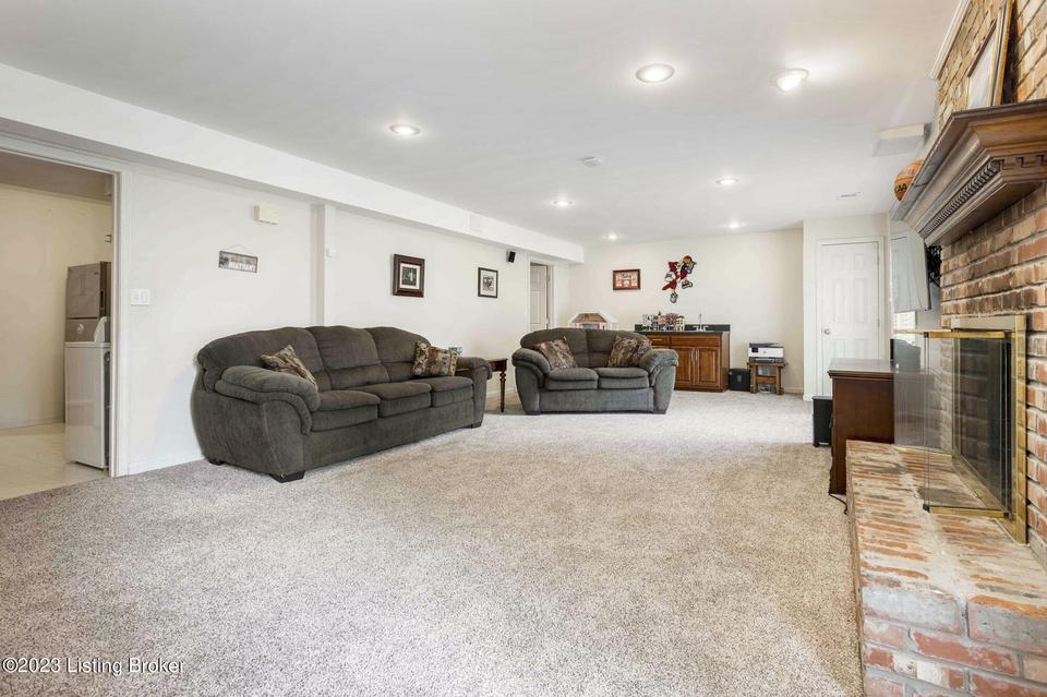  702 Sentry Way, Louisville, KY 40223 photo 34
