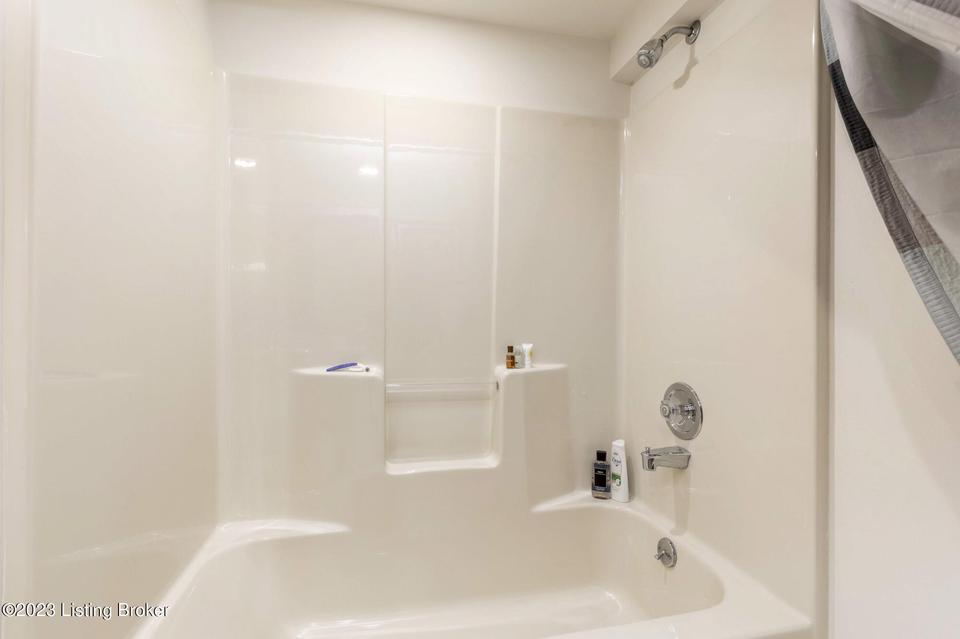  702 Sentry Way, Louisville, KY 40223 photo 40