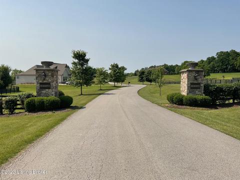 7001 Highgrove Ln, Crestwood, KY 40014