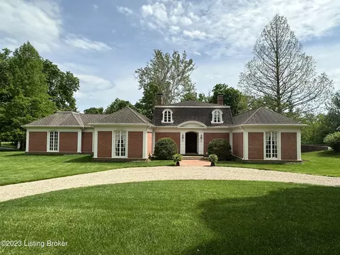 14 Woodhill Rd, Louisville, KY 40207