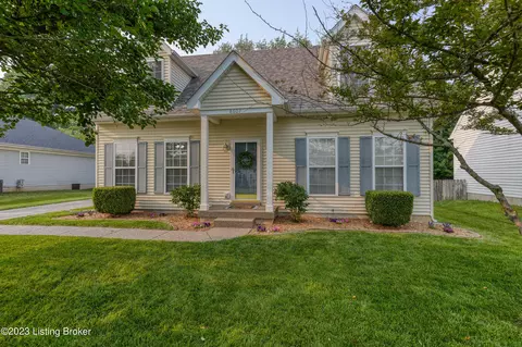 8607 Confederate Pl Dr, Pewee Valley, KY 40056
