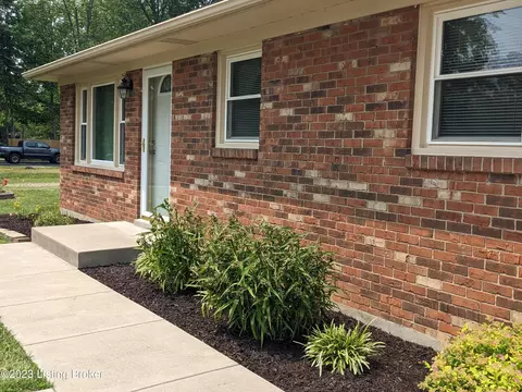 6628 Sylvania Rd, Louisville, KY 40258