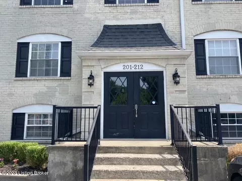 202 Middletown Sq, Louisville, KY 40243