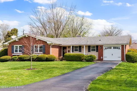 8624 Whipps Bend Rd, Louisville, KY 40222