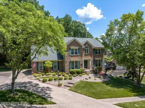 9501 Holiday Dr, Louisville, KY 40272