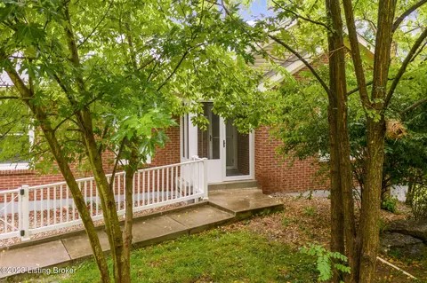 1037 Rollingwood Ln, Goshen, KY 40026