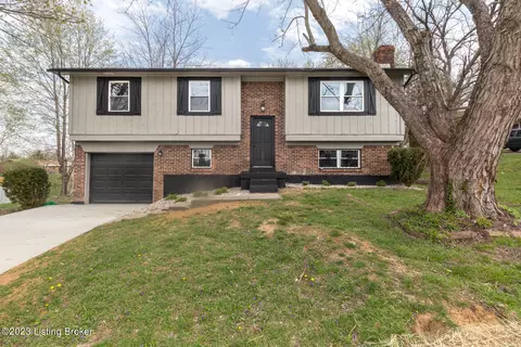 2871 Liberty St, Radcliff, KY 40160