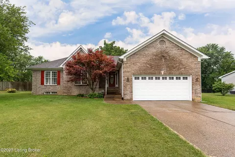 1724 Crystal Dr, La Grange, KY 40031