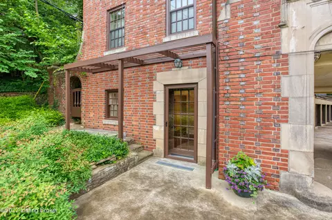 1801 Spring Dr #O, Louisville, KY 40205