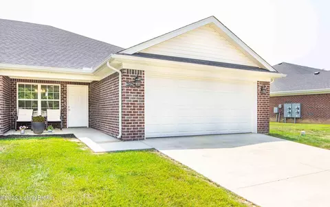 6726 Eagle Wood Dr, Louisville, KY 40272