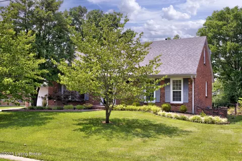 8907 Pine Lake Dr, Louisville, KY 40220
