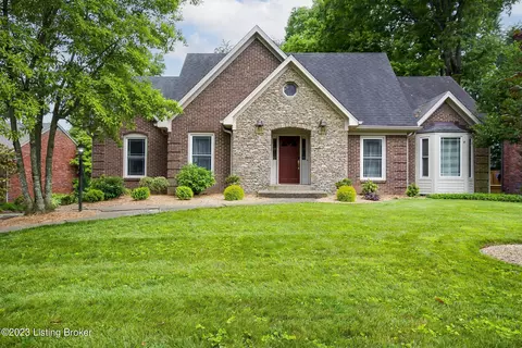 9106 Holly Springs Ct, Louisville, KY 40242