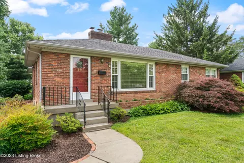 10 Canterbury Dr, Louisville, KY 40220