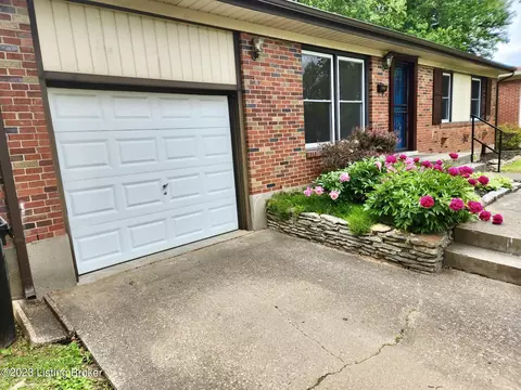 3922 Layside Dr, Louisville, KY 40220