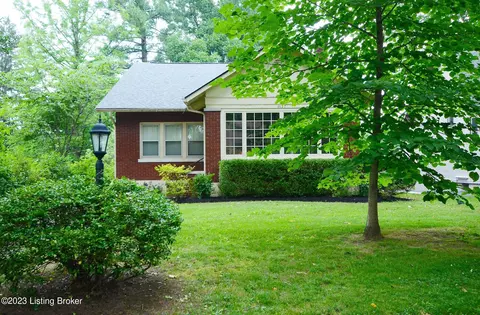 1137 Dove Rd, Louisville, KY 40213