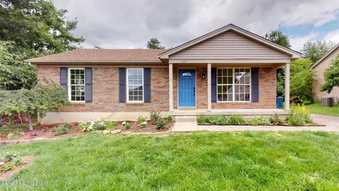 603 Oak Leaf Dr, La Grange, KY 40031