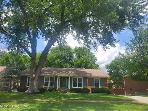9011 Catania Dr, Louisville, KY 40299