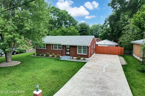 6204 Forsythia Ln, Louisville, KY 40229