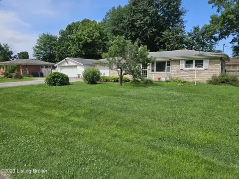 8100 Poinsettia Dr, Louisville, KY 40258