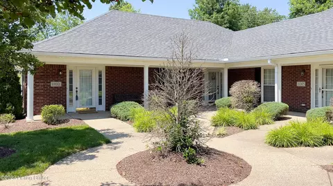 10001 Chenoweth Vista Way, Louisville, KY 40299