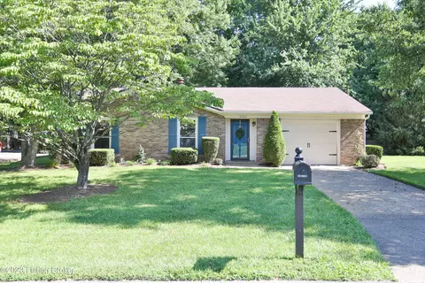 3121 Spring Breeze Ct, Louisville, KY 40220