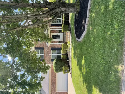 1502 Cadet Ct, Louisville, KY 40222