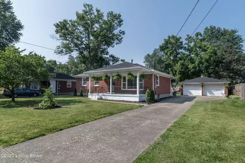 2004 Nocturne Dr, Louisville, KY 40272