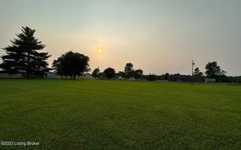 270 Meadowview Estates Rd, Clarkson, KY 42726