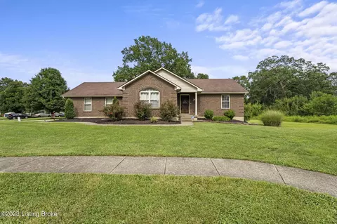 276 River Oaks Dr, Shepherdsville, KY 40165