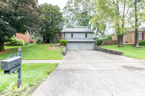 117 Wooded Falls Rd, Louisville, KY 40243