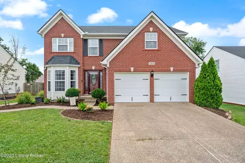 10616 Providence Dr, Louisville, KY 40291