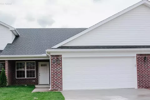 6735 Eagle Wood Dr, Louisville, KY 40272